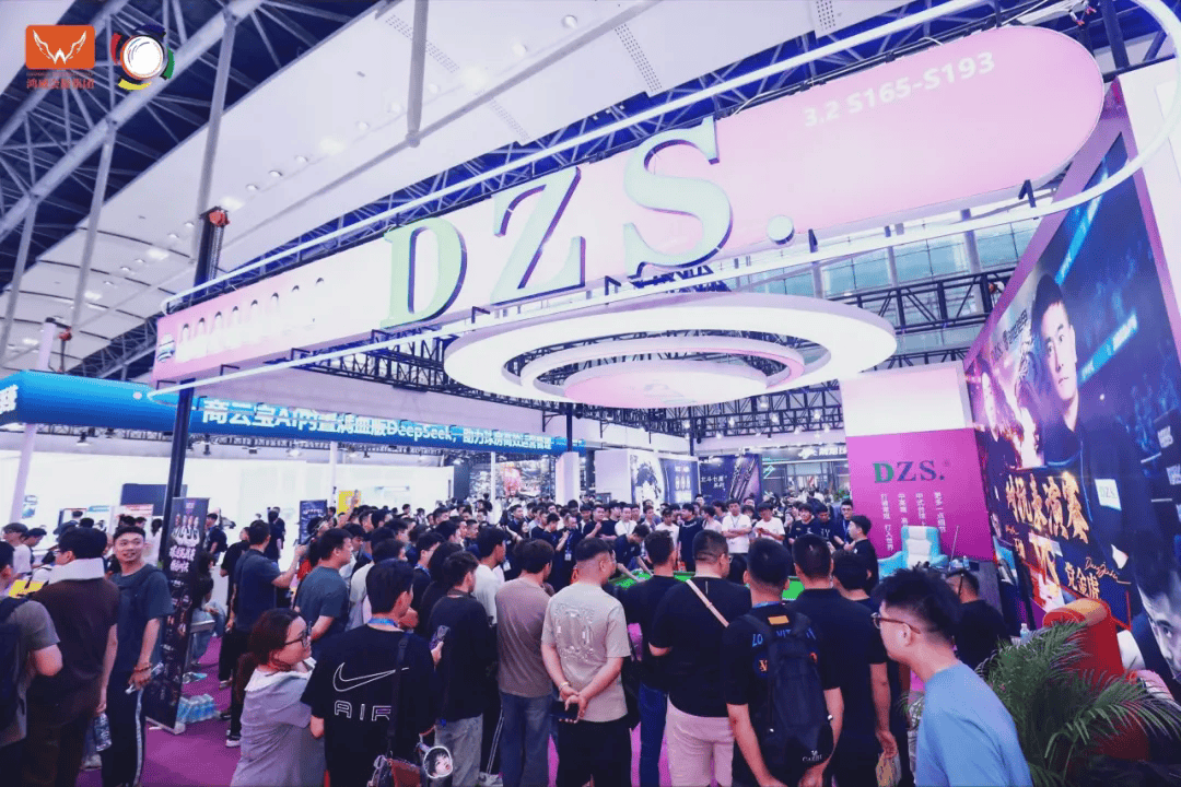 展会亦是了, 尼龙, 此外