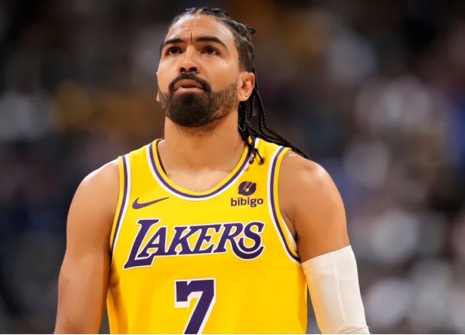 助攻被换下, 不过第二节 助攻被换下, 不过第二节