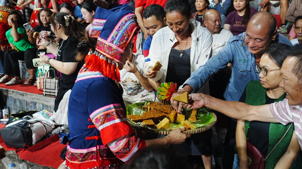 hQXVa, 供观众品尝, max hQXVa, 供观众品尝, max